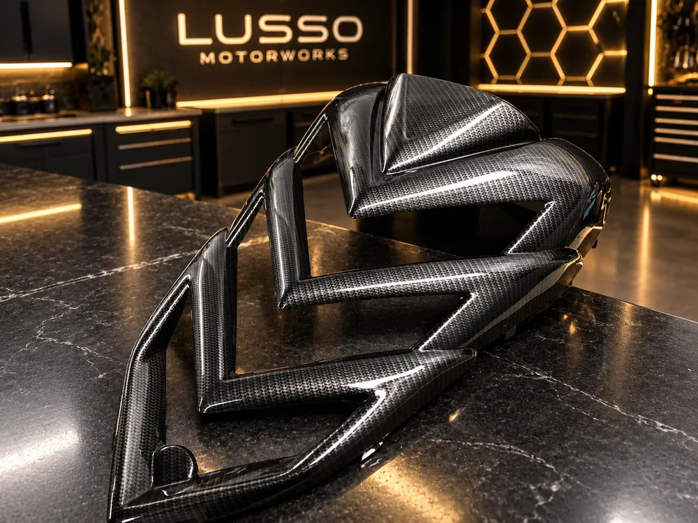 Carbon-fibre effect: Exterior trim piece